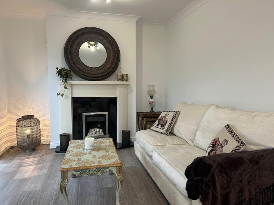 Cosy 2 Double Bed Apartment Swords Bagian luar foto