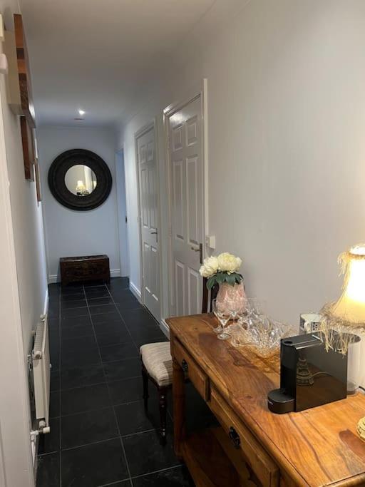 Cosy 2 Double Bed Apartment Swords Bagian luar foto