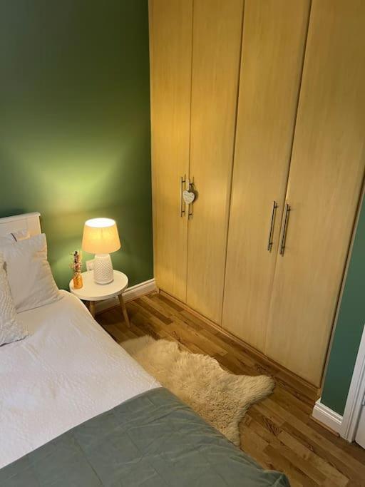 Cosy 2 Double Bed Apartment Swords Bagian luar foto