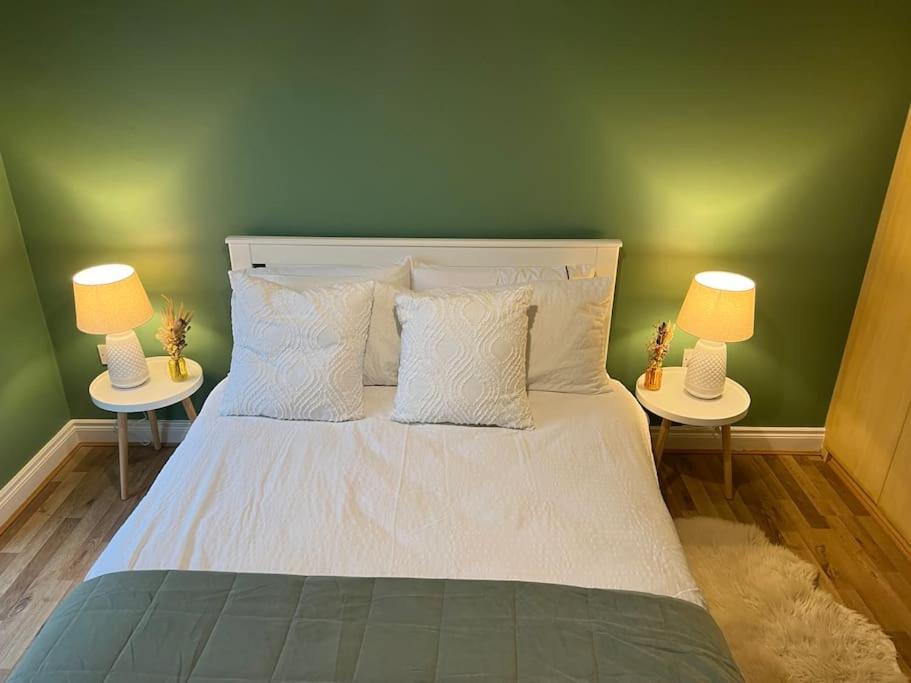 Cosy 2 Double Bed Apartment Swords Bagian luar foto
